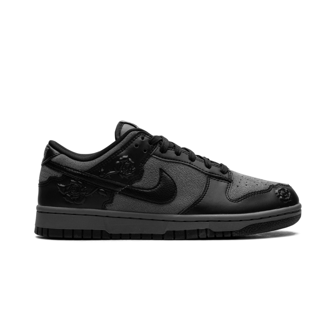Dunk Low WMNS "Black Roses"