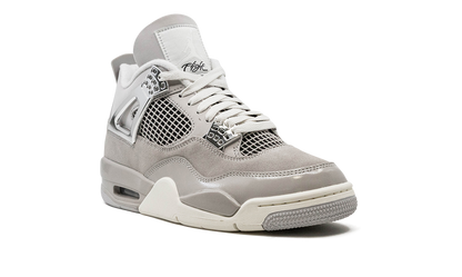 Air Jordan 4 Frozen Moments