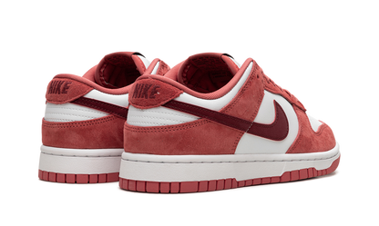 Nike Dunk Low Valentine's Day (2024)