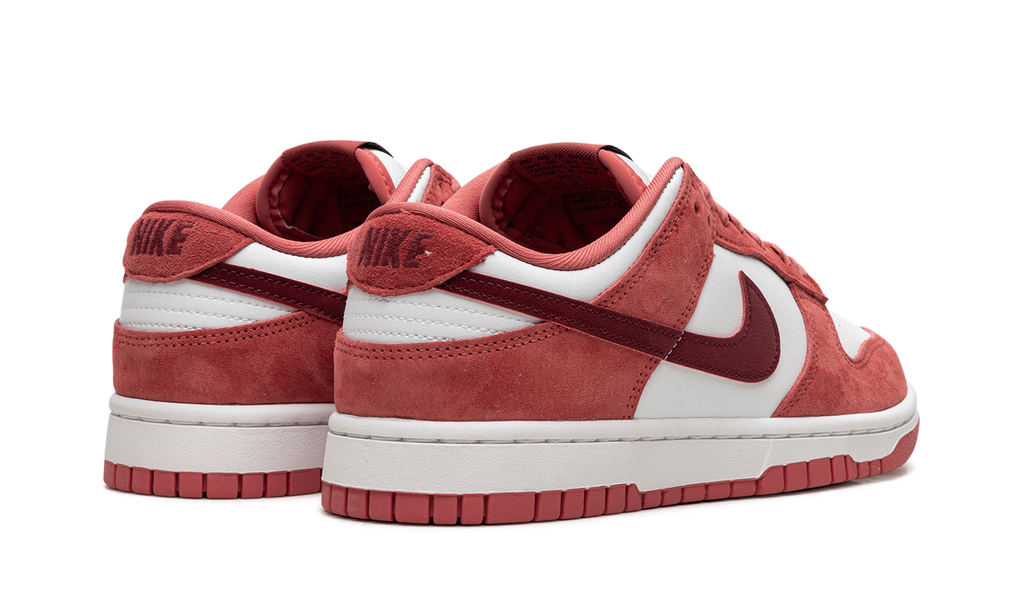 Nike SB Dunk Low Valentines Day (2024)
