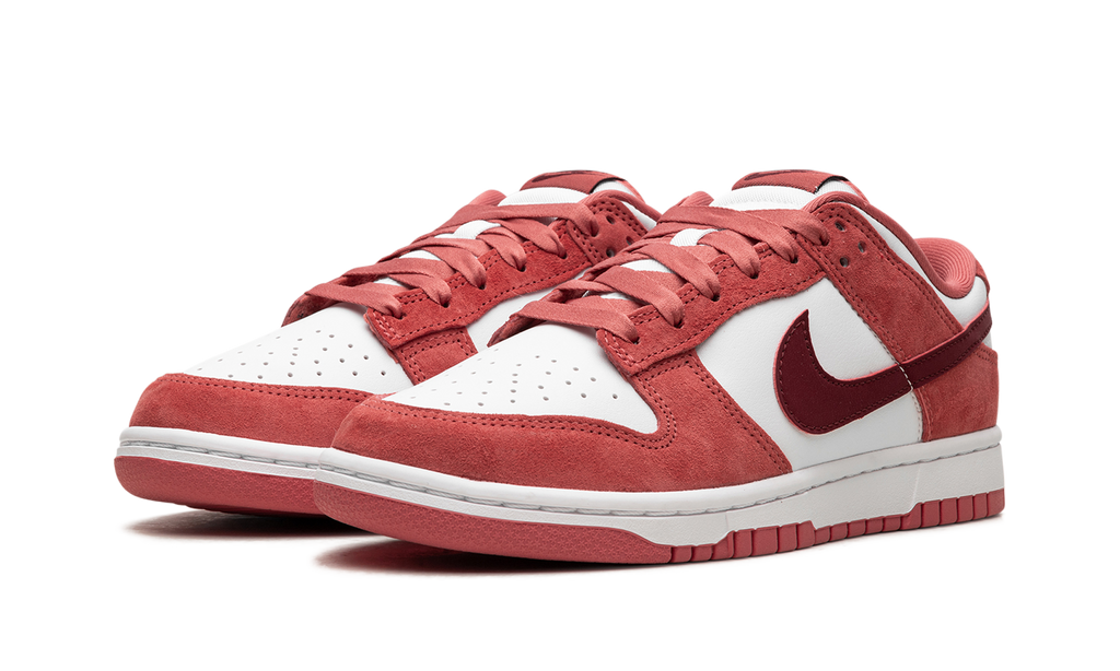 Nike SB Dunk Low Valentines Day (2024)